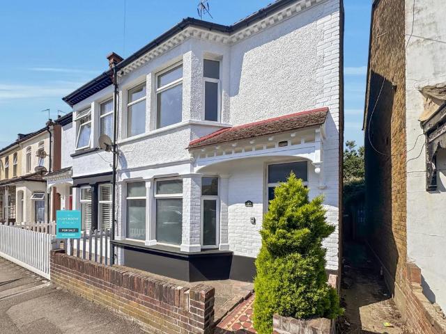 House for sale in North Shoebury, Alton Barnes