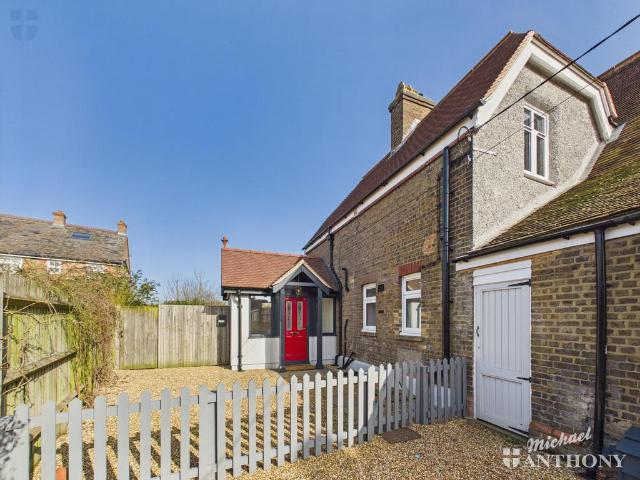 House for sale in Tring Wharf, Pouchen End