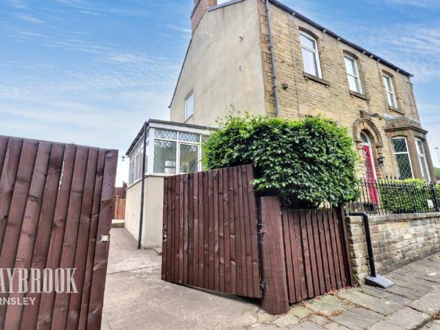 House for sale in Gilroyd, Dodworth