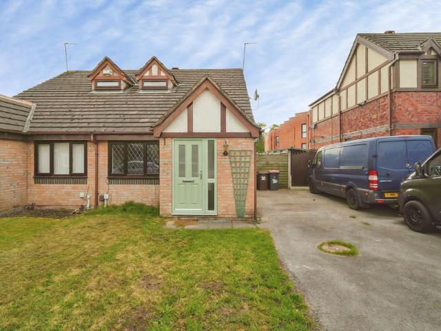 House for sale in Barton upon Irwell, Salford
