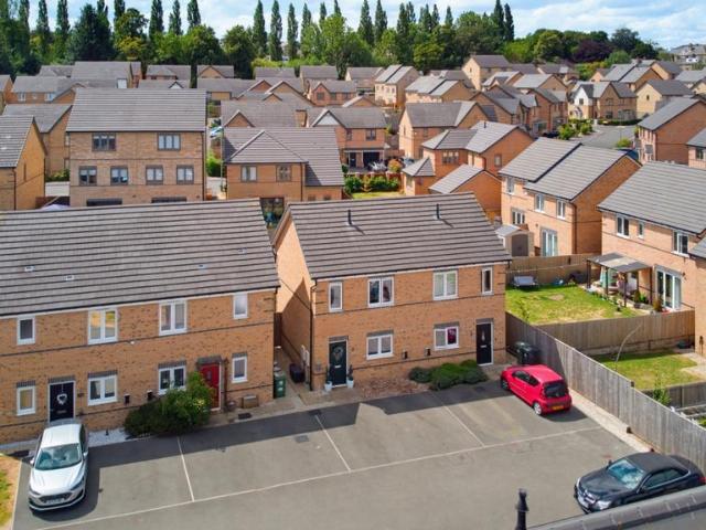 House for sale in Milnsbridge, West Yorkshire
