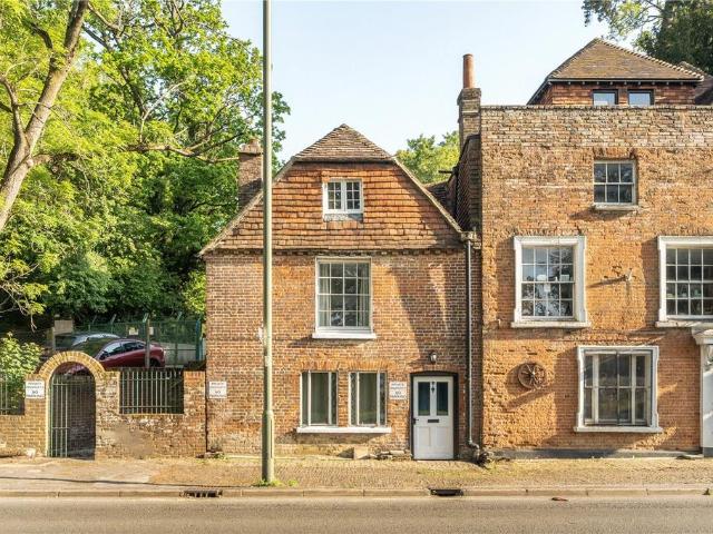 House for sale in Fole, Surrey