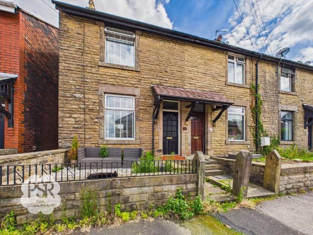 House for sale in Charlesworth, East Midlands