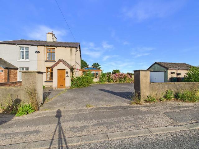 House for sale in Roby Mill, Lancashire