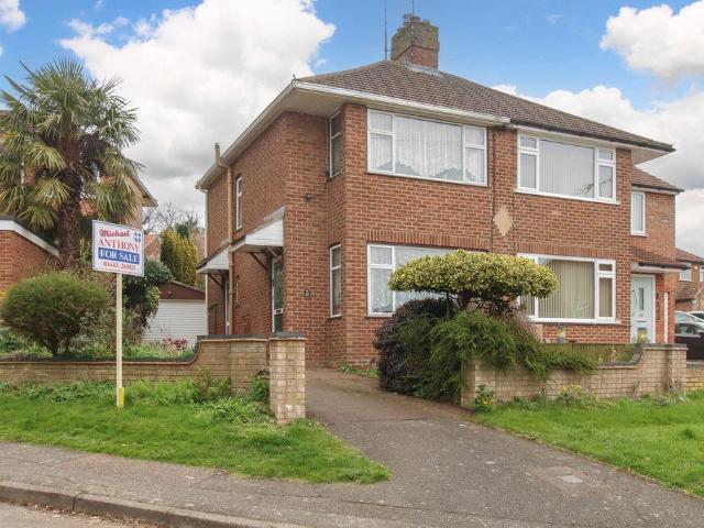 House for sale in Bennetts End, Pouchen End