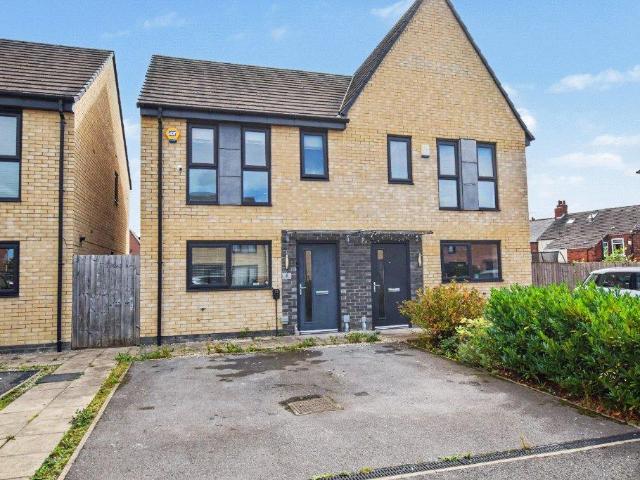 House for sale in Fitzwilliam, West Yorkshire
