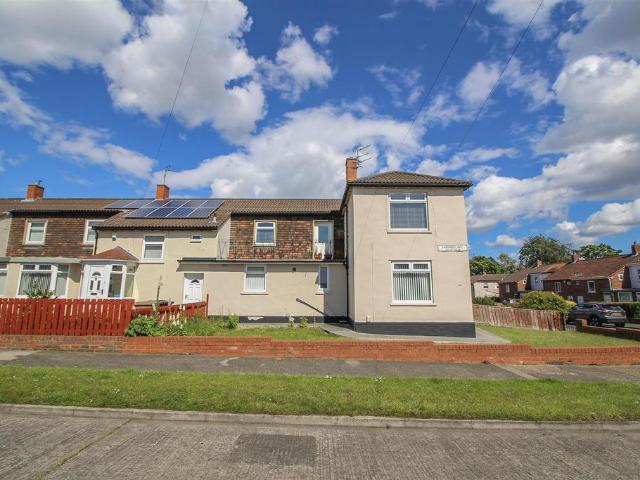 Flat for sale in High Heaton, Tyne And Wear