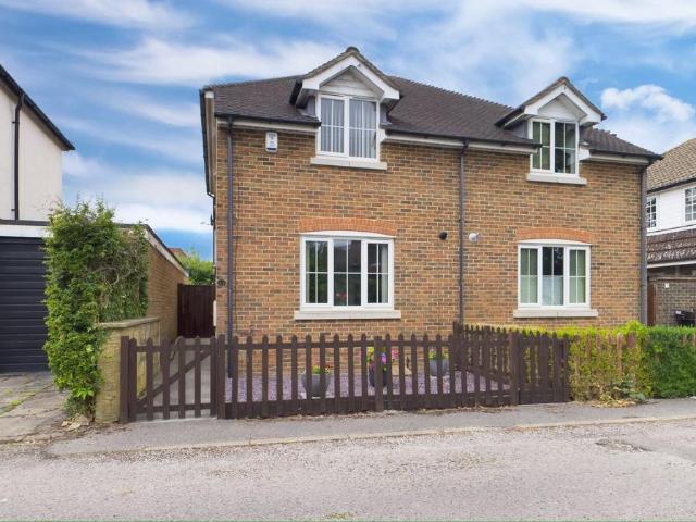 House for sale in Pachesham Park, Surrey