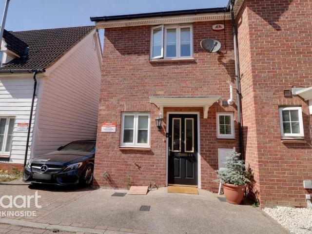 House for sale in Newbury Park, Greater London