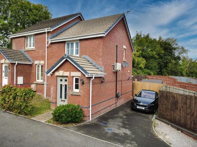House for sale in Llanharry