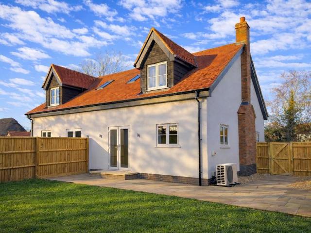 House for sale in Ickford