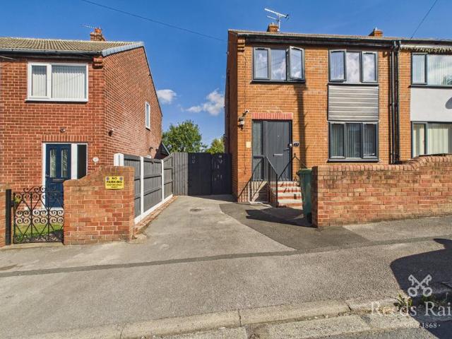 House for sale in Featherstone, North Featherstone