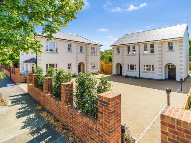 House for sale in Woodcote, Epsom