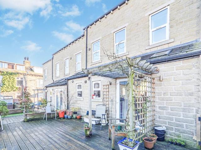 House for sale in Cottingley, West Yorkshire