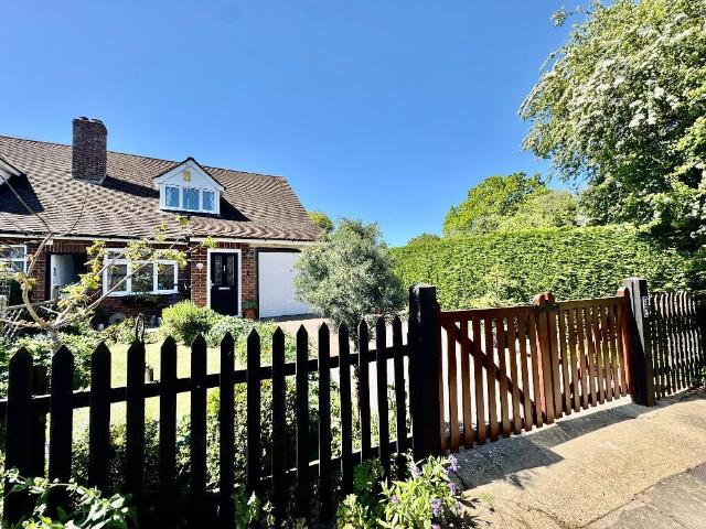House for sale in Spring Park, Luton