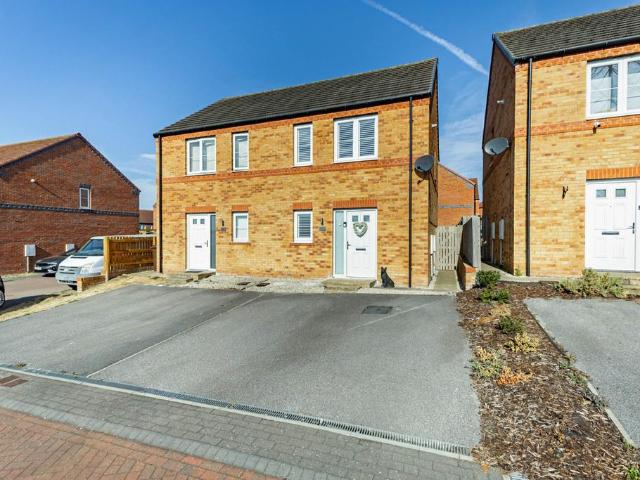 House for sale in Mapplewell, South Yorkshire
