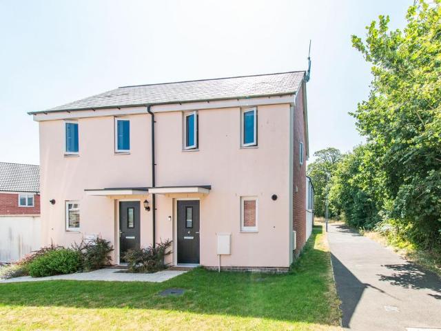 House for sale in Lamellion, Cornwall