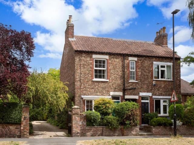 House for sale in High Field, York