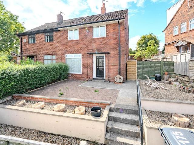 House for sale in Farsley, West Yorkshire