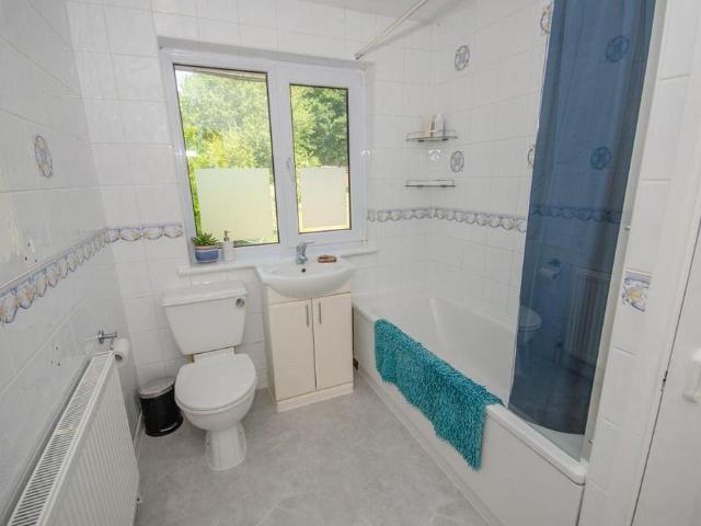 House for sale in Kingswood
