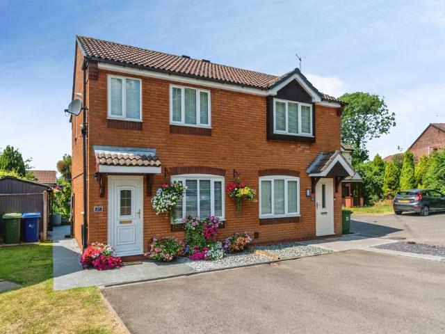 House for sale in Heath Hayes and Wimblebury, Chadsmoor