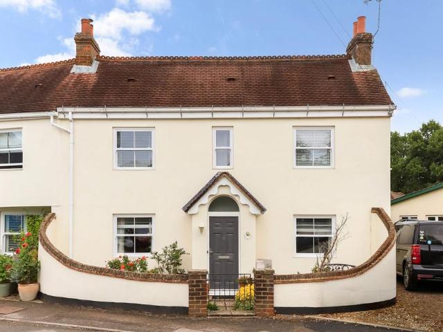 House for sale in Fole, Surrey