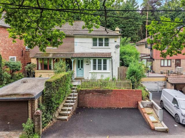 House for sale in Hillview, Surrey