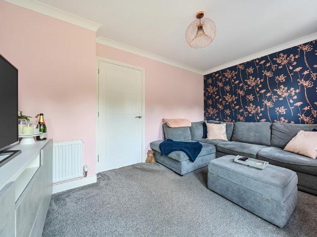 House for sale in Greengates, West Yorkshire