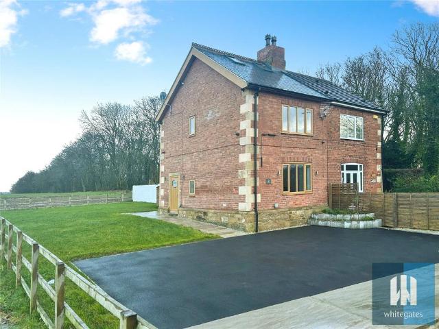 House for sale in South Kirkby and Moorthorpe, South Kirkby