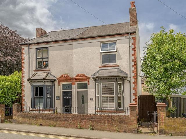 House for sale in Kingswinford, West Midlands