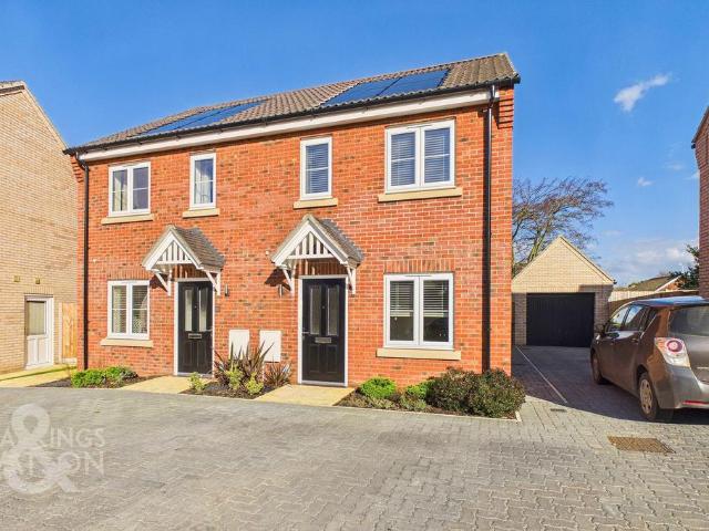House for sale in Hopton-on-Sea, Stokesby