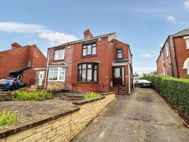House for sale in Mapplewell, South Yorkshire