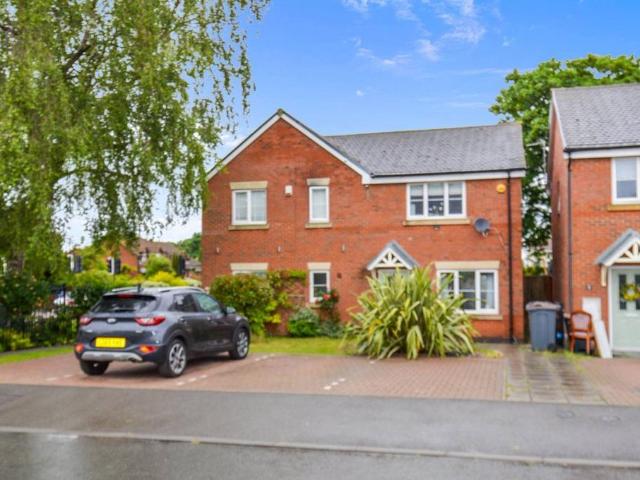 House for sale in Camp Hill, Warwickshire