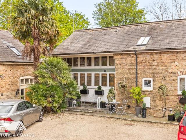 House for sale in Old Harlow, Harlow