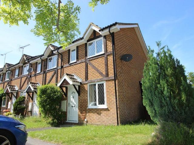 House for sale in Heol-las, Surrey