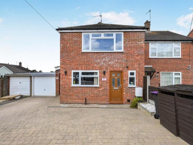 House for sale in Kings Hill, Colliers End