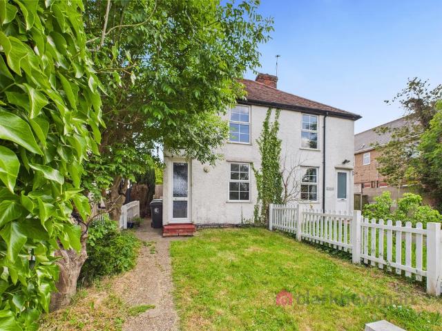 House for sale in Threshers Bush, Epping