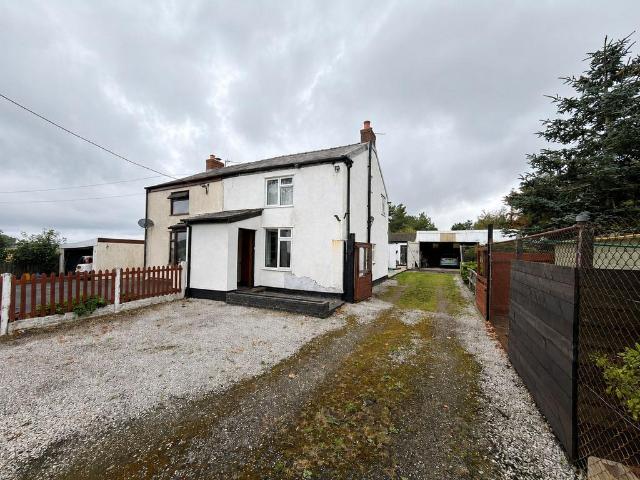 House for sale in Roby Mill, Lancashire