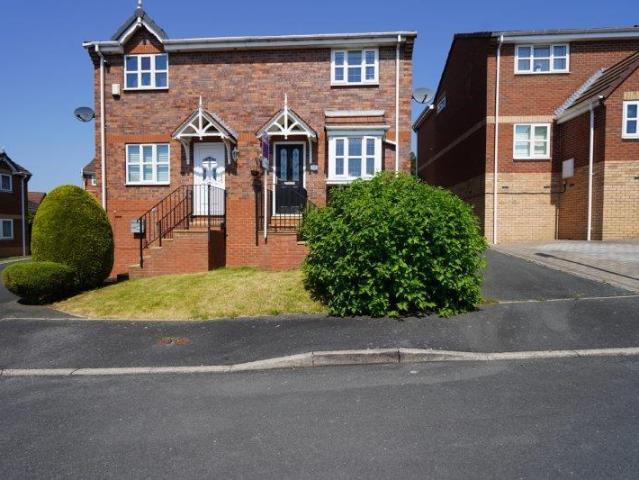 House for sale in Farnley, West Yorkshire