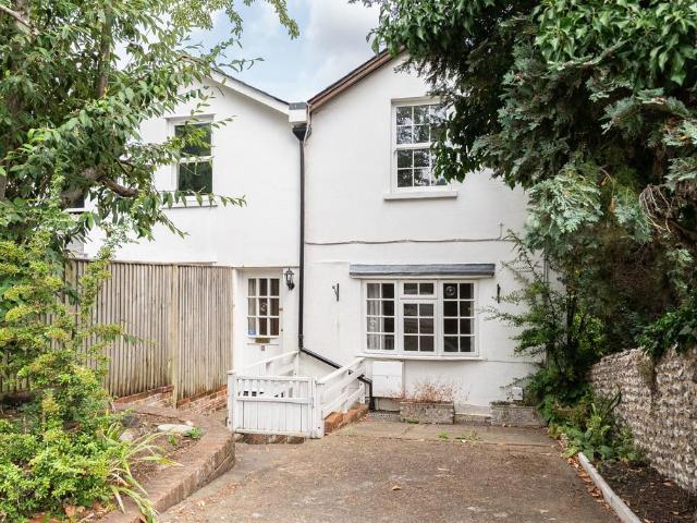 House for sale in Tower Hill, Pachesham Park