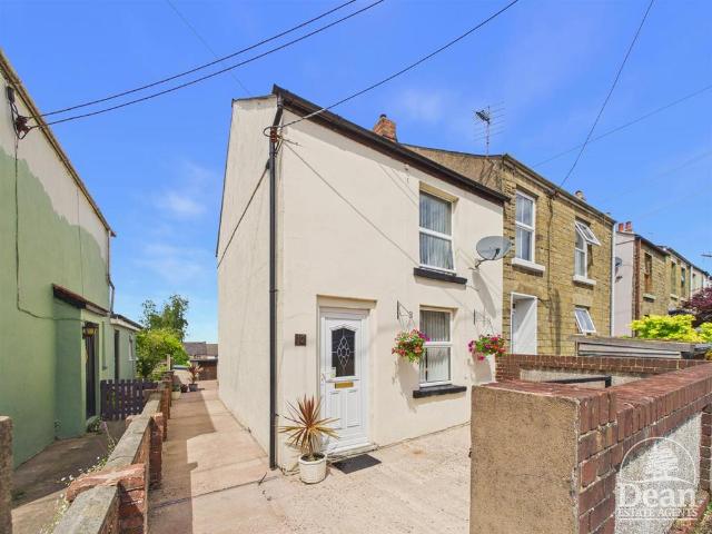 House for sale in Bromsberrow Heath, Gloucestershire