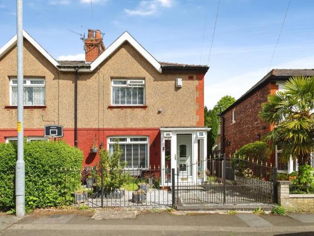 House for sale in Haughton Green, Greenheys