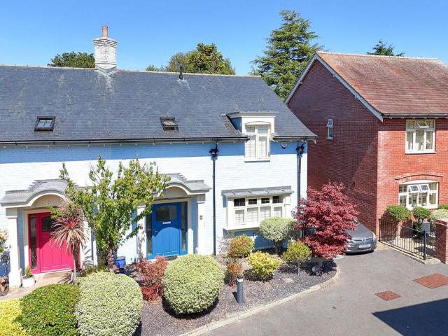 House for sale in Burton and Winkton