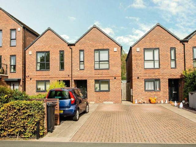 House for sale in Brownhills, West Midlands