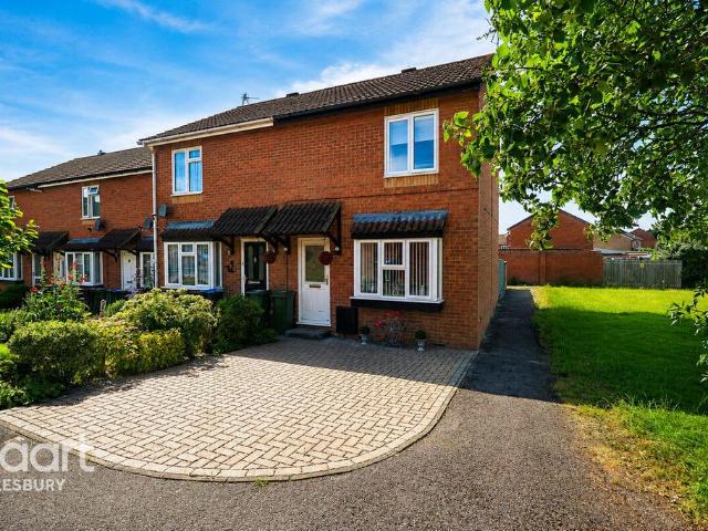House for sale in Stoke Mandeville, Buckinghamshire