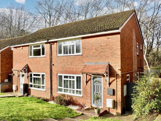 House for sale in Headley, Pachesham Park