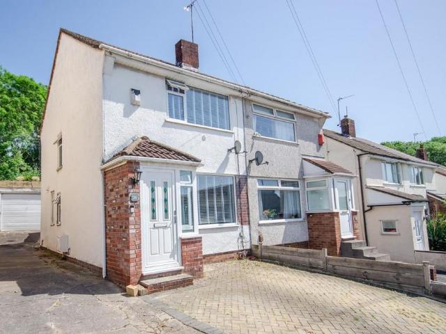 House for sale in Kingswood