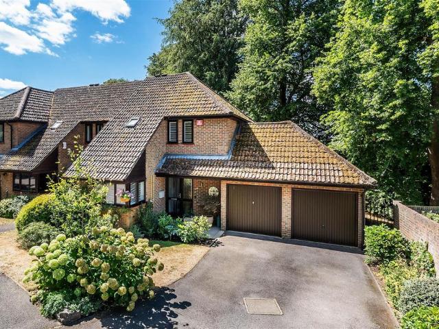 House for sale in Pachesham Park, Surrey