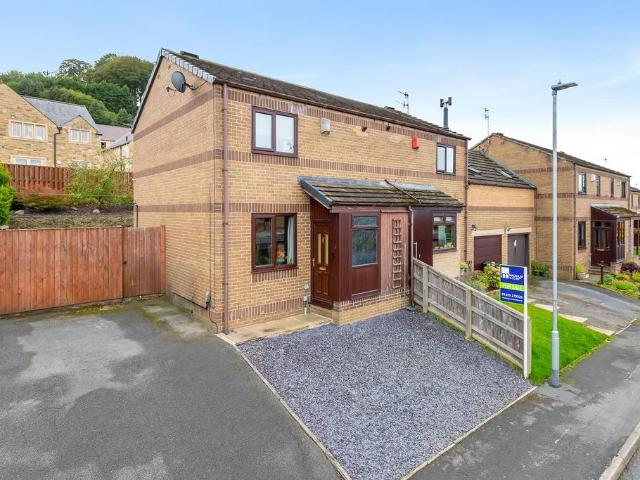 House for sale in Eastburn, Bradford