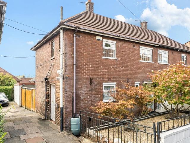 House for sale in Norton-Le-Moors, Smallthorne